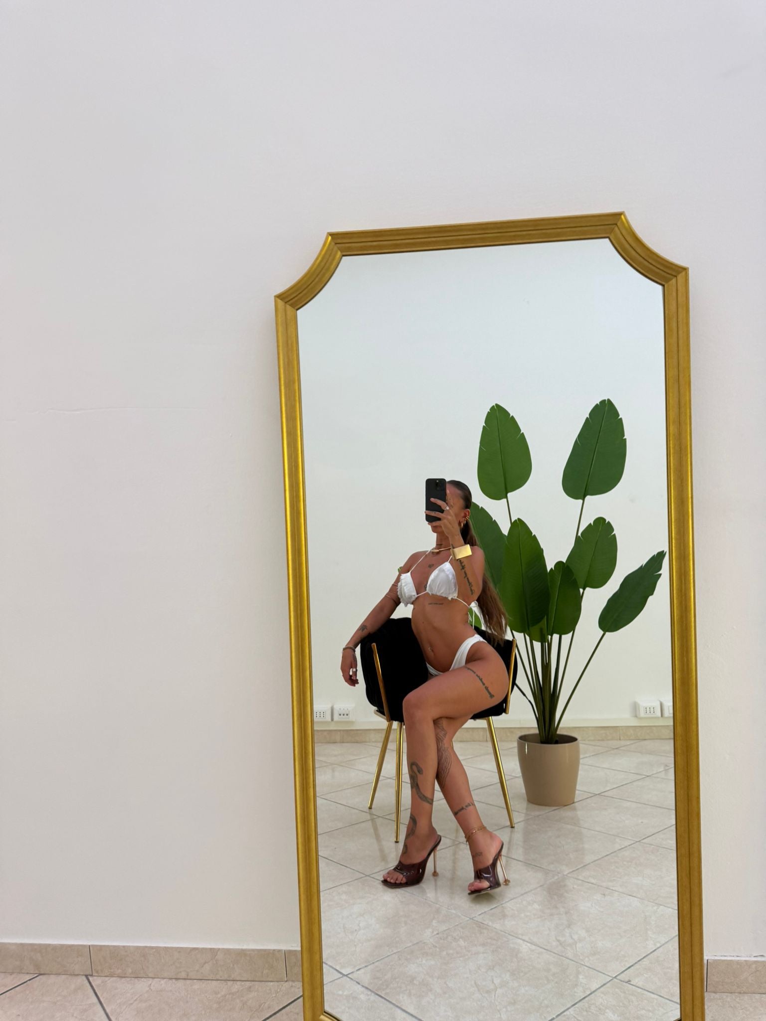 Bikini Bianco con Dettagli Dorati