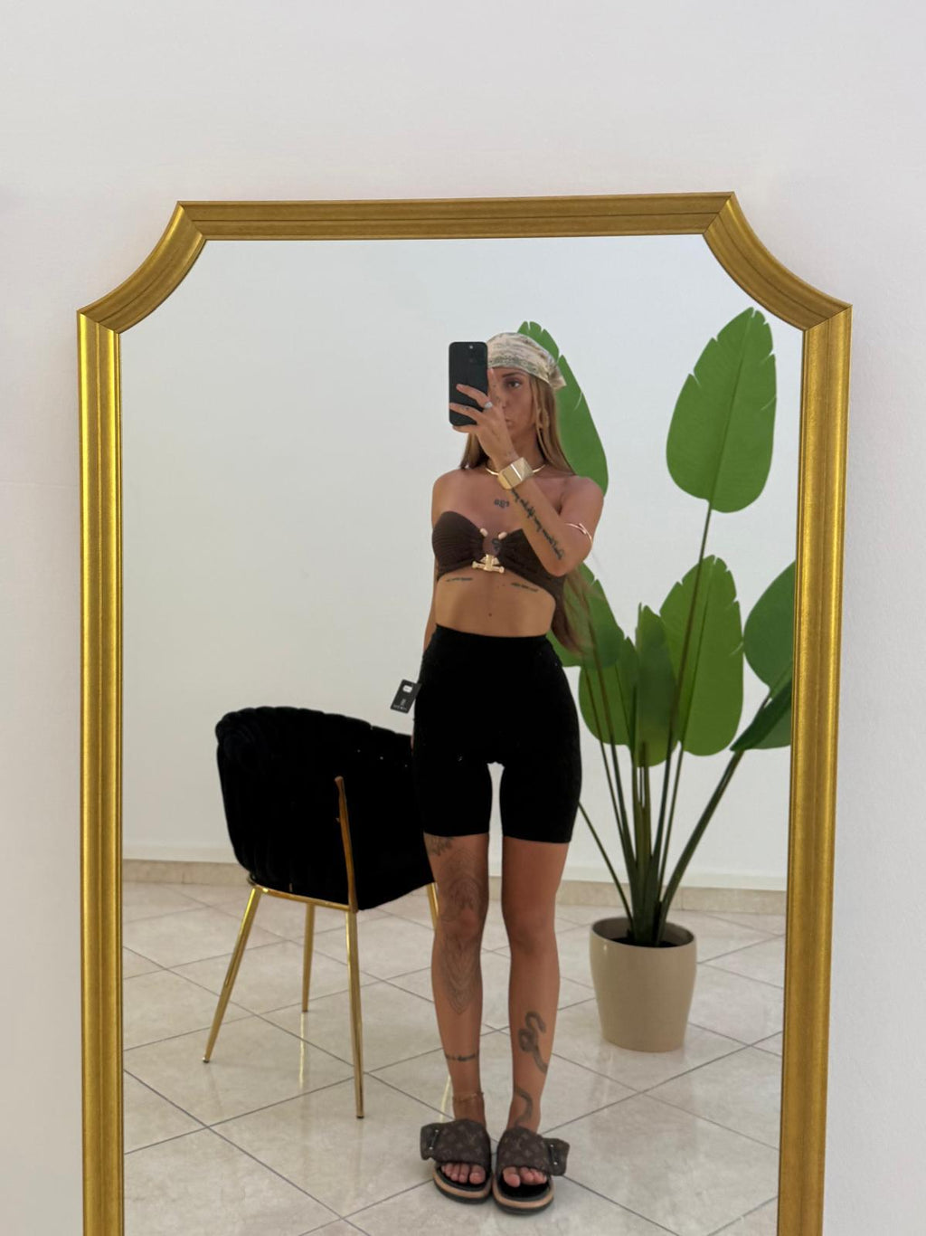 Top Crop Costine marrone indossato laterale
