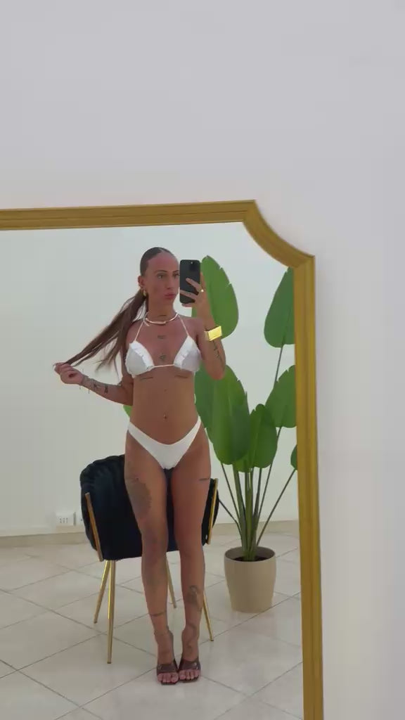 Bikini Bianco con Dettagli Dorati